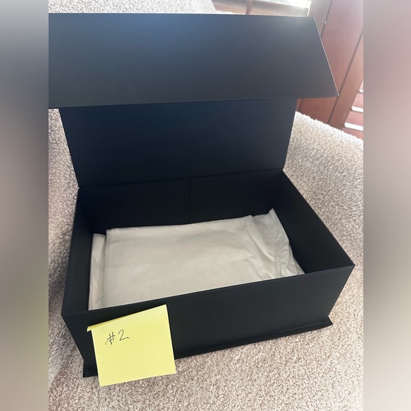 CHANEL Black Box with White Logo - Picture 2 of 2